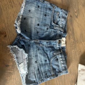 •Current | Elliott• Star Frayed Denim Shorts- size 25